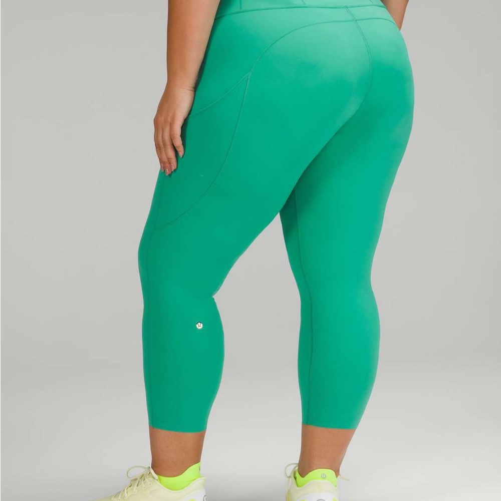 Lululemon Fast and Free High-Rise Crop 23"
Maldives Green
